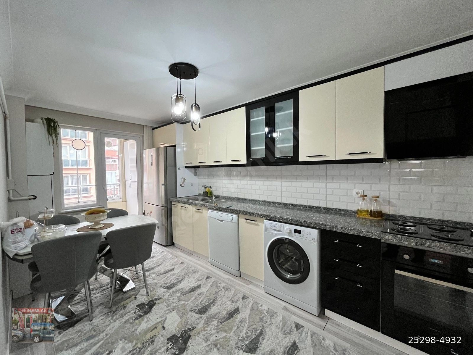 PURSAKLAR TEKİN EMLAKTA 1.KAT'TA 4+1 ASANSÖR'LÜ 140M² FULL DAİRE